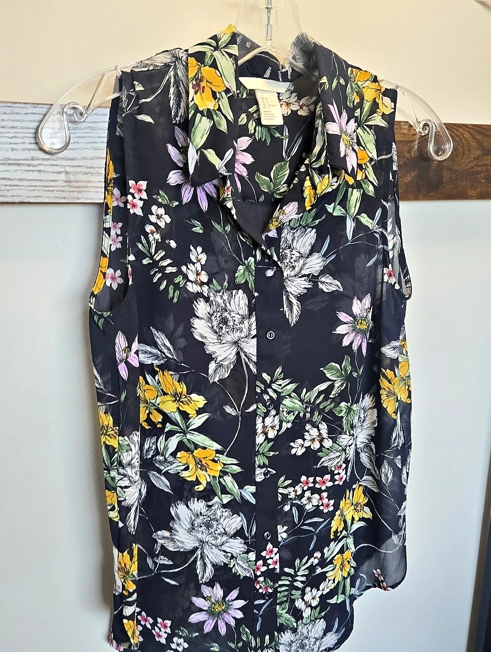 H&M Floral Button Down Shirt in Black & Yellow Size Medium